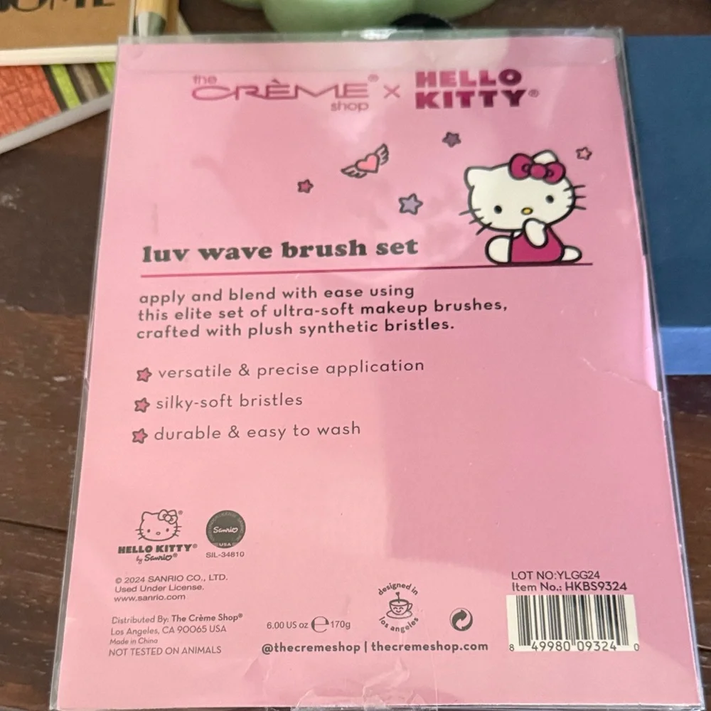 Crème x Hello Kitty Luv Wave Brush Set - Pink